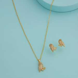 Collier tendance prêt à offrir pour les occasions spéciales - Product Image 1
