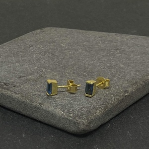 Atractiva plata esterlina 925 azul cianita piedras preciosas clásicas hechas a mano mujeres usan tachuelas simples todos los días oro Vermeil pendientes - Product Image 2