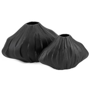 Vase à fleurs en métal pour la décoration d'intérieur, fini noir, c'est un symbole de style, de sophistication et d'excellence du design. - Product Image 1