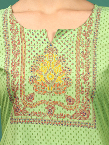 Ensemble tendance de kurta, pantalon et dupatta en polyester vert uni, élégant et droit, pour mariage indien, tenue de fête, ethnique, en gros - Product Image 3
