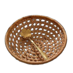 Art populaire vietnamien bambou rotin panier décor à la maison plateau de rangement des aliments peint fleur Design - Product Image 1