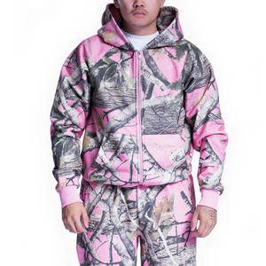 Conjunto Deportivo Personalizado para Hombre, Color Rosa Camuflaje con Pedrería, Talla Grande, Estilo Y2K, Sudadera con Capucha y Pantalones Deportivos Acampanados. - Product Image 1