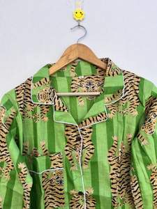 Ensemble de pyjama en coton doux imprimé tigre Costume de nuit longue pour adultes pour les fêtes de mariage ou les vêtements de nuit d'été Style PJ décontracté - Product Image 4