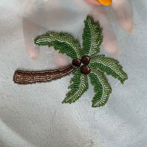 Porte-clés en cristal de quartz rose en forme de fleur, fait à la main, charme de sac de mariage floral, fermoir doré, pompon en forme de cœur, écologique - Product Image 1