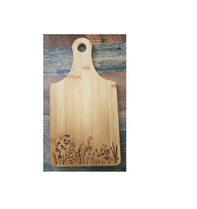 เขียงไม้ที่มีสีและขนาดที่กำหนดเองสำหรับเสิร์ฟและหั่นผักและผลไม้ - Product Image 1