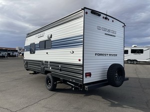 Ahora en Venta: Remolque de Viaje Usado Forest River RV Cherokee Wolf Pup 16FQW 2025, de Acero Inoxidable, Ligero e Impermeable - Product Image 3