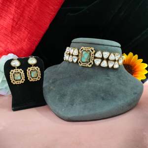 Juego de Gargantilla de piedra Kundan y Moissanite de cristal para mujeres y niñas, metal lujoso brillante y agradable a la piel, ligero y cómodo - Product Image 2