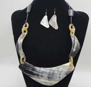 Colliers en corne fabriqués à la main pour filles et femmes bijoux naturels écologiques corne de boeuf de buffle colliers pour filles et femmes - Product Image 1