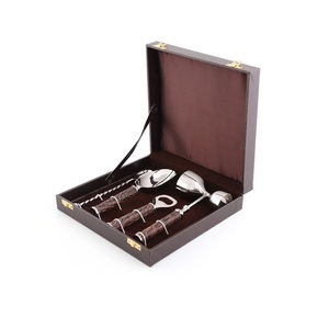Ensemble de 4 outils de bar et de vin dorés de la meilleure qualité avec vernis fait main pour accessoires de bar - Product Image 5