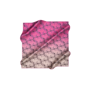 Écharpe en soie vintage de créateur - Fleurie rose carrée en crêpe satiné - Product Image 2