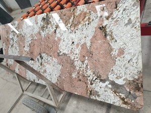 Silo Granites Alaska Pink Granite Losa pequeña con diseño moderno Superficie pulida para uso en hoteles Garantía de más de 5 años - Product Image 4