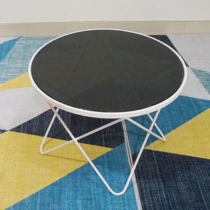 SFBT014-Juego de 4 mesas de sofá de cristal blanco y cuero negro con marco en forma de V, organizador de abrigos para mujer - Product Image 2