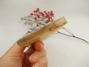 ด้ามมีดทำจากเขาแกะธรรมชาติ พร้อมลายเกล็ดควายขัดเงา งานฝีมือรูปพระจันทร์เสี้ยว สัมผัสเหมือนจริง ดีไซน์ทันสมัย - Product Image 6