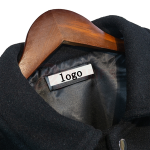 Veste bomber varsity d'hiver imperméable noire légère avec manches en cuir de mouton et logo brodé en chenille personnalisé OEM pour hommes - Product Image 2