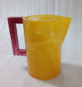 Pichet à eau en résine fait à la main moderne et écologique de luxe avec motifs de tourbillon d'eau jaune Verres de qualité supérieure pour un usage domestique - Product Image 5