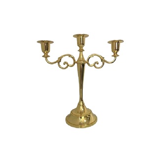 Candélabre artisanal écologique en métal doré à 3 bras pour la décoration de table de salon et salle à manger de Noël - Product Image 6