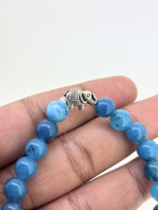 Vente en gros de pierres précieuses exclusives en argent sterling 925 massif avec perles en cristal d'apatite bleue de 8mm, cadeau classique réglable fabriqué à la main - Product Image 4