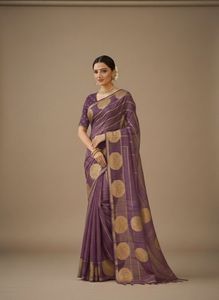 Sari de Seda Tejido a Mano para Mujer con Bordado de Pavo Real en Dorado Zari sobre Ruchi de Viscosa - Product Image 2