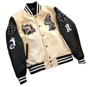 เสื้อแจ็คเก็ตวาร์ซิตี้ขนสัตว์ผู้ชายแบบขายส่ง คอตั้ง ดีไซน์ฮิปฮอป แฟชั่นฤดูหนาว สตรีทแวร์ ขายดี เสื้อผ้าลำลอง ลายหัวใจ - Product Image 1