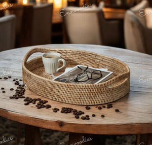 Günstige ovale Form Rattan Wicker gewebte Serviert ablett versch achtelte Serviert abletts zum Servieren von Snack-Mini-Riegel Schokolade mit Griffen