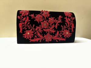 Elegante bolso de mano étnico indio, trabajo Zari detallado y adornos de cuentas hechos a mano para eventos especiales de proveedor indio - Product Image 5