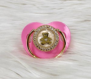 BEBEMEKAN Boîte à Sucettes Portable en Forme de Cœur Dorée de Haute Qualité avec Poignée Design Moderne et Luxueux Personnalisé pour Bébé Nouveau-né 0-12 Mois PET - Product Image 6