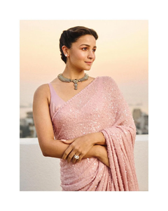 Blouse de luxe royale avec broderie de sequins complexes pour sari indien pakistanais pour les mariages d'été et les célébrations festives - Product Image 1