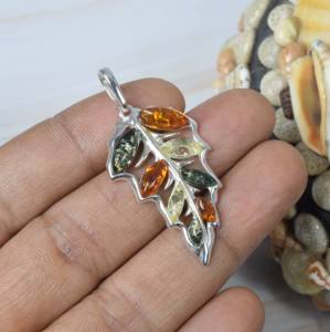 Pendentif en forme de feuille élégante en argent sterling massif 925 avec incrustation de pierres précieuses multiples pendentifs à breloques en ambre baltique naturel - Product Image 3
