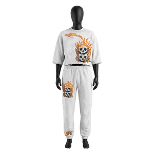 Conjunto de Top Corto y Pantalones Jogger de Felpa Francesa de 380 GSM con Lavado Ácido, Estampado de Calavera con Llamas, Diseños Personalizados, Conjuntos para Mujer - Product Image 1