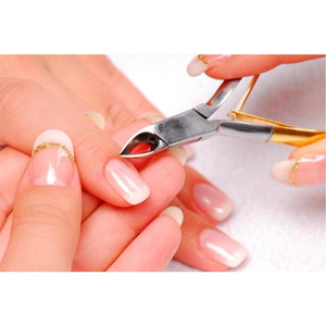 Pince à cuticules pour ongles de qualité salon personnalisée avec lames fines Fabricant d'outils de manucure professionnel dans nos installations - Product Image 6