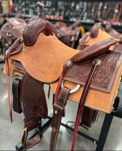 Selle de dressage en cuir argentin de haute qualité Design élégant avec prise fiable pour l'équitation quotidienne en Inde - Product Image 1