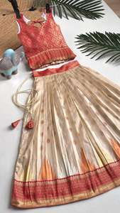 Mélange de soie traditionnelle indienne avec tissage pour enfants Lehenga Choli Fabricant et fournisseur de Surat au taux le plus bas - Product Image 2