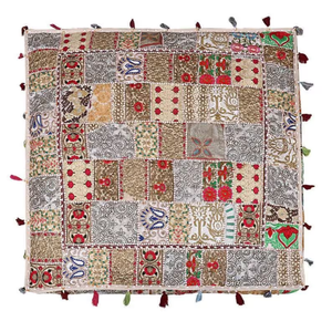 Housse de coussin carrée en coton patchwork de style traditionnel indien, décoration d'intérieur, coussin de sol artisanal tribal Banjara - Product Image 1