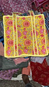 Sacs fourre-tout en coton matelassé élégants faits sur mesure, légers, durables, spacieux, sérigraphiés en soie pour un usage quotidien, cadeaux de voyage en vrac - Product Image 3