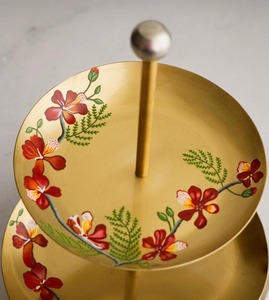 Moderno Soporte de Pastel de Dos Niveles de Latón Pintado a Mano con Diseño Floral, Elegante Plato de Servicio de Metal Dorado de Lujo para Cupcakes, Ideal para Fiestas - Product Image 4