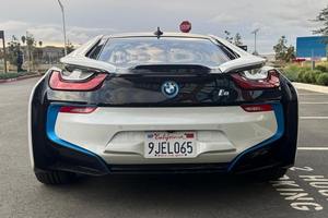 BMW i8 Coupé 2019 Usado Premium ~17,000 Millas, Híbrido Enchufable de 369 hp - Product Image 3