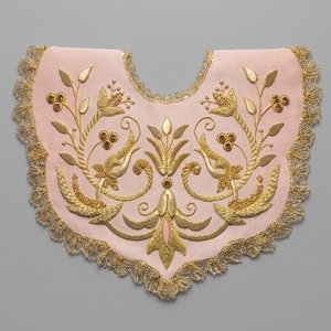 Cuello de Uniforme Real Bordado a Mano con Hilo Metálico Dorado, Color Rosa, de Primera Calidad, con Flecos - Product Image 1
