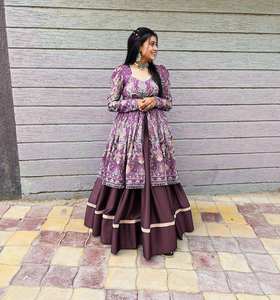Haut imprimé en rayonne de qualité supérieure et ensemble Lehenga de style traditionnel pour les célébrations de fêtes célèbrent la culture Garba - Product Image 1