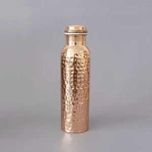 Bouteille d'eau en cuivre de créateur Technique polie pour offrir des cadeaux Programmes de bien-être Cadeaux d'entreprise à bas prix Fabriqué en Inde - Product Image 2