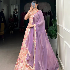 Estampado floral de seda Tussar de color melocotón Premium con trabajo hecho a mano Lehenga Choli Ropa de fiesta para mujer - Product Image 2