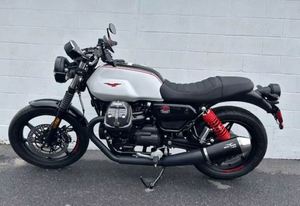 Motocicleta Clásica/Vintage M-o-t-o Guzzi V7 Stone en Venta - Product Image 2