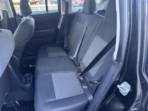 รถยนต์มือสองปี 2012 รุ่น PATRIOT LATITUDE 4WD SUV CROSSOVER สีดำภายนอก ระบบขับเคลื่อนสี่ล้อ เครื่องยนต์ 172 แรงม้า 2.4 ลิตร เกียร์ HGM - Product Image 3