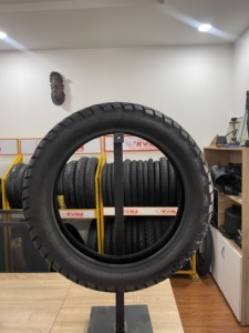 Pneu de moto tubeless durable 110/90-16 KUMATIRE K525, performances sur route/mixte - Product Image 4