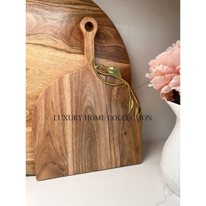 Planche à découper élégante en bois avec une finition polie parfaite pour offrir aux amateurs de cuisine ou aux chefs à domicile - Product Image 3