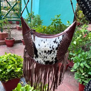 Nouveau sac à bandoulière pour femme en cuir de vachette véritable fait main avec franges en fourrure sculptée, sac à bandoulière vintage bohème de qualité supérieure - Product Image 6