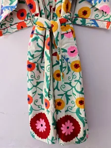 Kimono indien brodé à la main d'excellente qualité pour femmes 100% coton longueur au sol veste d'hiver avec taille naturelle - Product Image 3