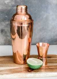 Mug à eau de 600 ml en cuivre de qualité supérieure, design moderne et écologique, finition martelée, avec couvercle, fabriqué en Inde - Product Image 4