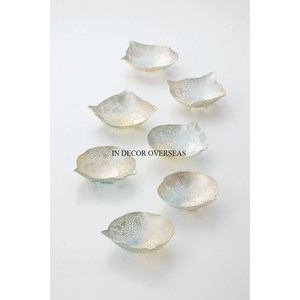 Ensemble de 3 bol en métal robuste de forme ronde en émail de couleur blanche et plaqué or de haute qualité et plateau de créateur unique - Product Image 4