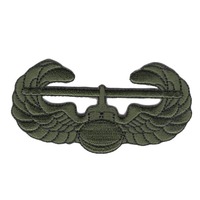 Écussons 3D personnalisés OEM de haute qualité pour grades et noms d'officiers, brodés à la main, à coudre sur blazers et chapeaux, avec motifs en forme de cœur