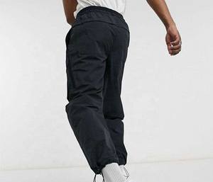 Idéal pour les activités de plein air et les pantalons coupe-vent de sport conçus pour un maximum de confort et de flexibilité - Product Image 3